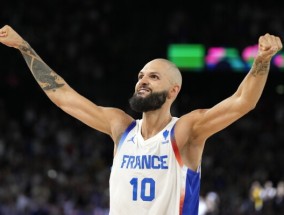 埃文·富尼耶(Evan Fournier) 40英尺的射门帮助法国队战胜加拿大队，进入奥运会半决赛