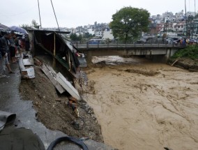 尼泊尔洪水和山体滑坡造成至少100人死亡，数十人失踪